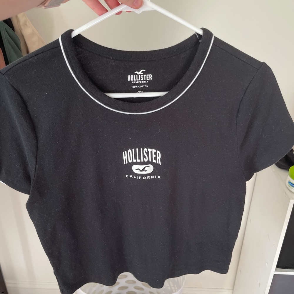 Hollister cropped t shirt